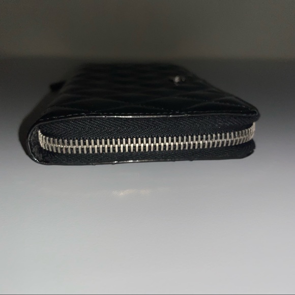 🌴SOLD🌴 Authentic Chanel Zippy Wallet Black/Grey Patent Striped long zip SHW - Picture 3 of 12